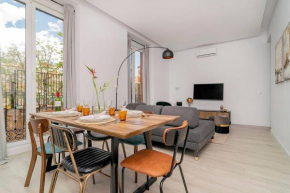Apartment with Balconies in La Latina by Batuecas